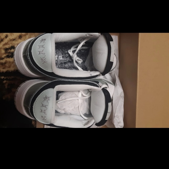 Kitto wares Limited edition shoes - Picture 4 of 8